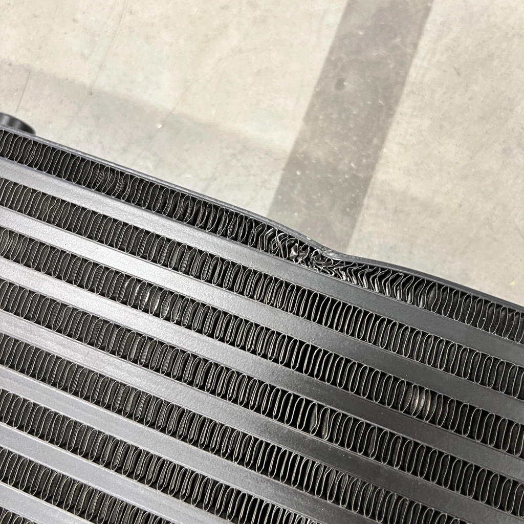 Hurricane Ladeluftkühler, schwarz, 3 Fuß Anschlüsse (78 cm breit)
