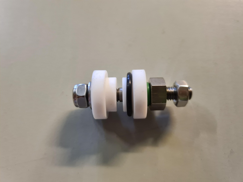 Bulkhead-Terminal + und -